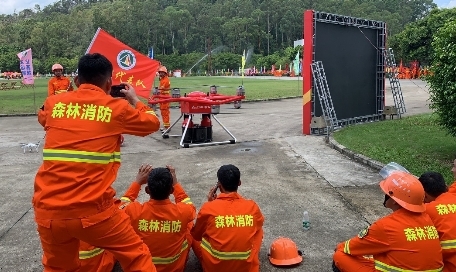 空中投彈滅火 F240智慧消防無人機參與廣東省首屆森林消防大比武
