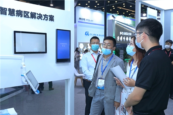 MAXHUB亮相北京InfoComm展：V5至臻版首展，創(chuàng)新方案引領(lǐng)新方向