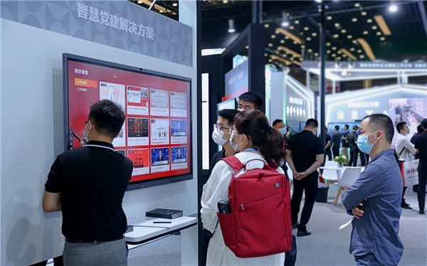 MAXHUB亮相北京InfoComm展：V5至臻版首展，創(chuàng)新方案引領(lǐng)新方向