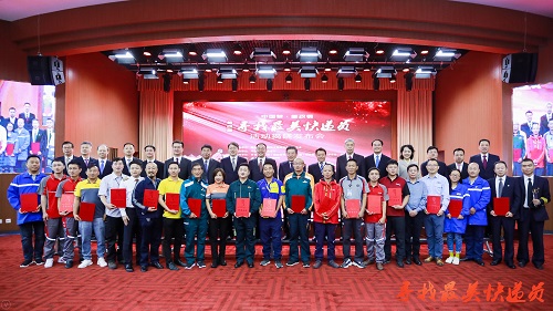 繼“中國五四青年獎章”后，蘇寧快遞員潘虎獲全國“最美快遞員”