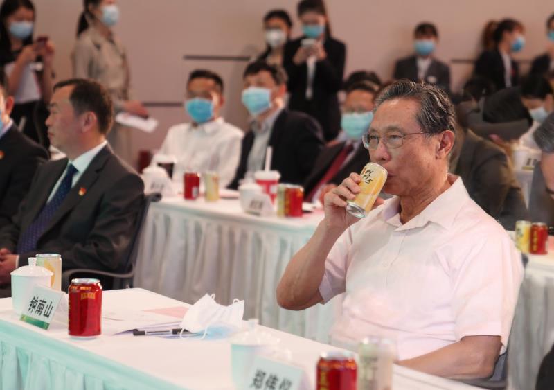 央視國慶晚會(huì)“C位”鐘南山！每一次出現(xiàn)，都留下了金句