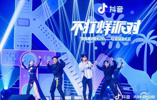 金秋爆款《他只是經(jīng)過》的達(dá)成，抖音音樂「造音行動(dòng)」靠的是這三點(diǎn)