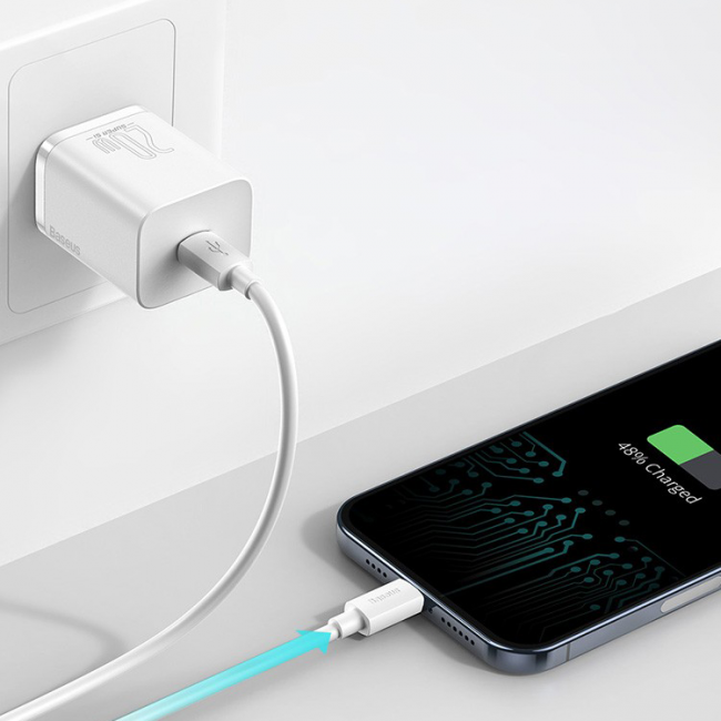 iPhone 12全面取消充電器！倍思推出蘋果20W超級硅快充頭