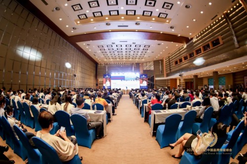 四季沐歌榮獲中國(guó)自主品牌500強(qiáng)，總裁李駿榮獲清潔采暖行業(yè)創(chuàng)新人物