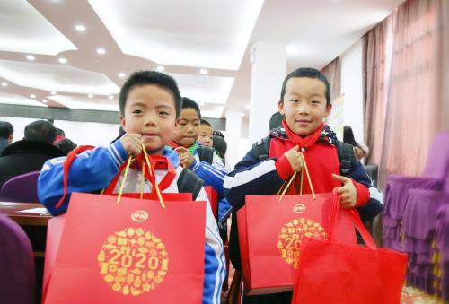 領先成果獲行業(yè)矚目，伊利金領冠攜中國專利配方亮相婦幼營養(yǎng)年會