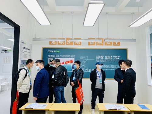 三雄極光再征教裝展 “西引力”大爆發(fā)！