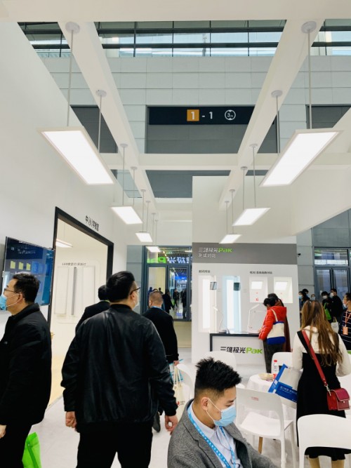 三雄極光再征教裝展 “西引力”大爆發(fā)！