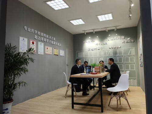 一天兩展！三雄極光學(xué)校照明魅力盛放雙城！