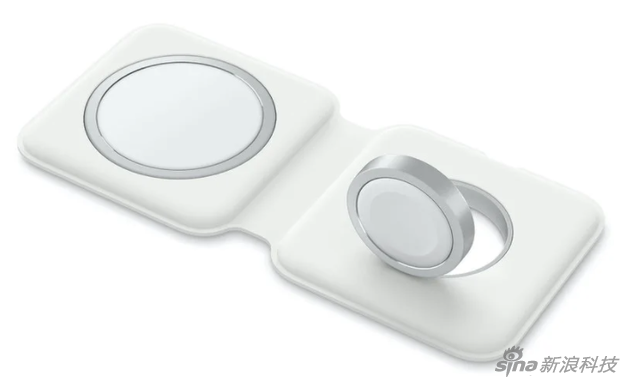 MagSafe Duo Charger可以同時(shí)充兩個(gè)產(chǎn)品，并且可以折疊收納