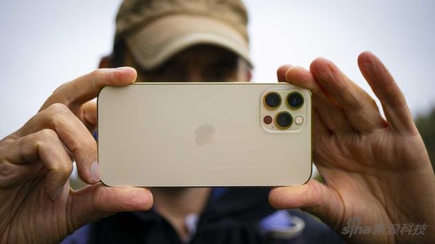 目前iPhone 12系列最新手機(jī)只有2.5倍的長焦
