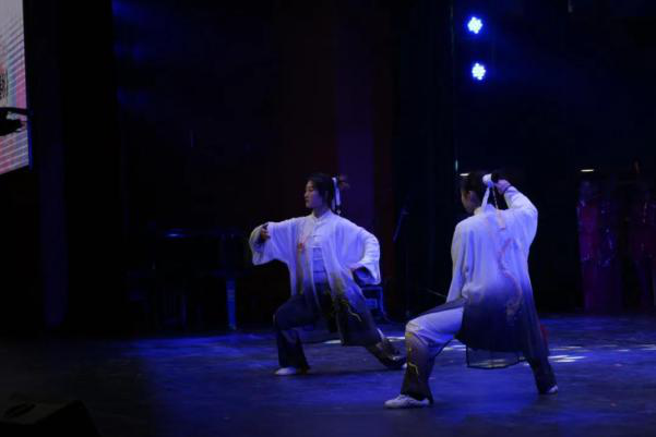 清華學(xué)霸，也是體育健兒，大冬天跑步爽吉了