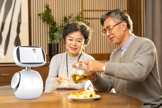 智能健康機器人，小康助手呵護全家健康