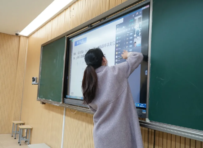 2020未來學(xué)校生態(tài)大會(huì)開幕，伯索云學(xué)堂“智慧教室”引爆全場