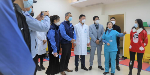 圣誕關(guān)愛 冬日升溫，大金空調(diào)攜手莫雷諾綠地申花公益基金進(jìn)行愛心捐贈(zèng)