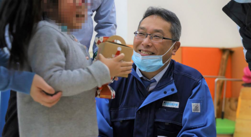 圣誕關(guān)愛 冬日升溫，大金空調(diào)攜手莫雷諾綠地申花公益基金進(jìn)行愛心捐贈(zèng)