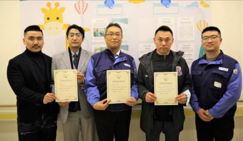 圣誕關(guān)愛 冬日升溫，大金空調(diào)攜手莫雷諾綠地申花公益基金進(jìn)行愛心捐贈(zèng)