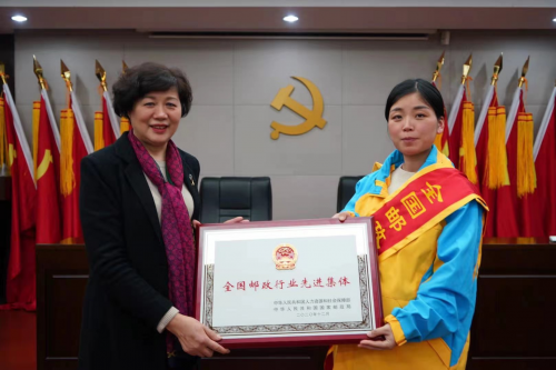 從“優(yōu)秀士兵”到“勞動模范” 蘇寧旗下快遞員榮獲全國郵政行業(yè)最高獎項(xiàng)