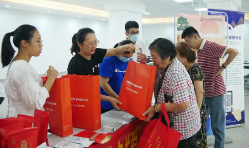 平安普惠參與公益敬老活動 倡導(dǎo)敬老、愛老新風(fēng)尚