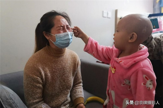 女人等不及老公“長大”，輕松籌·輕松公益上這個萌娃腦袋生腫瘤，急需幫助