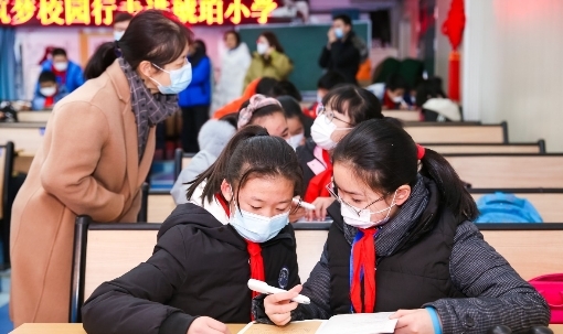 當科技遇上公益，阿爾法蛋詞典筆讓小學(xué)師生有求“筆”應(yīng)