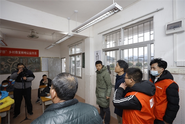 2021年首盞公益燈！三雄極光點(diǎn)亮求學(xué)夢