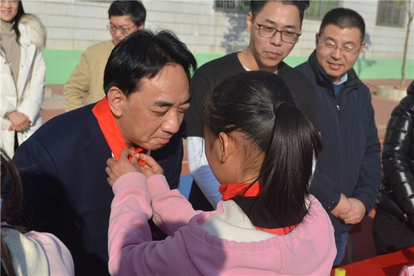 阿卡索攜手深創(chuàng)投再次走進(jìn)上溪小學(xué)，開展教育扶貧慰問考察活動(dòng)