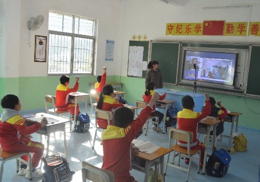 阿卡索攜手深創(chuàng)投再次走進(jìn)上溪小學(xué)，開展教育扶貧慰問考察活動(dòng)