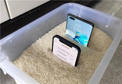 暴力測(cè)試？華為Mate40、蘋果 iPhone12手機(jī)被丟進(jìn)洗衣機(jī)