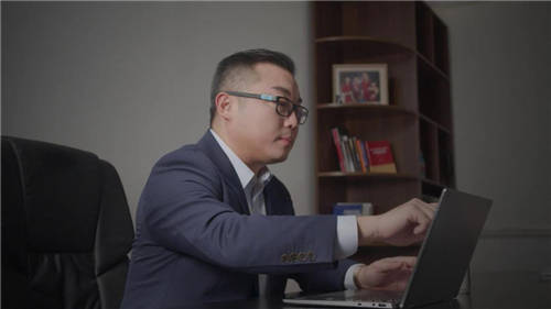 計世傳媒集團張?。河肋h在路上