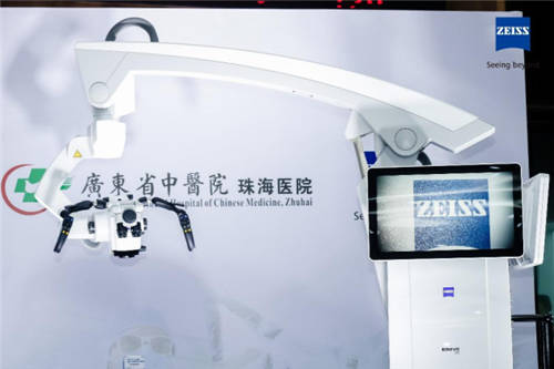 戴著3D眼鏡、看著4K屏幕，珠海這群醫(yī)生做手術(shù)有了新“神器”！
