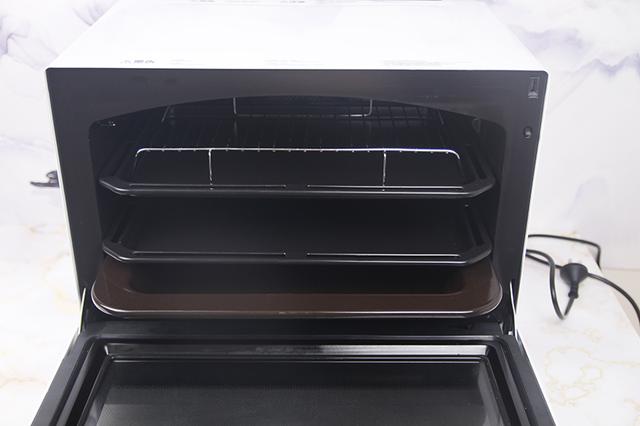 東芝微蒸烤一體機ER-RD7000CNW，全能料理的嘗鮮體驗