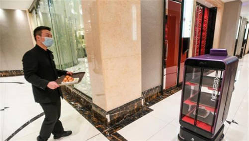 這家企業(yè)的送餐機器人憑什么成為餐飲業(yè)“吸睛利器”?