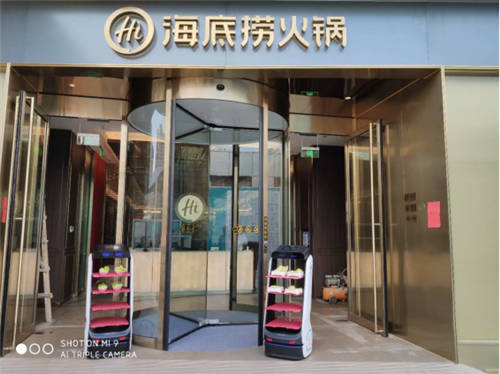 “春節(jié)不打烊”送餐機(jī)器人助力餐企實(shí)現(xiàn)從人氣爆棚到門(mén)庭若市