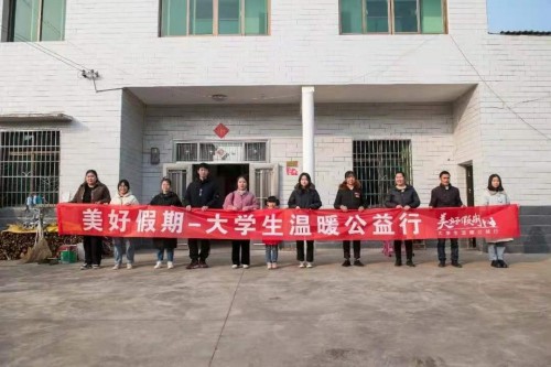為村民拍攝“第一張”全家福，聯(lián)想公益志愿者蘇萌的這個(gè)假期很特別