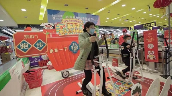 “買(mǎi)年貨鐵人三項(xiàng)挑戰(zhàn)賽”另類(lèi)出圈，京東全渠道助你輕松過(guò)大年