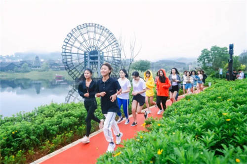 春節(jié)跑丹寨馬拉松，還能體驗苗族過大年，太快活啦！