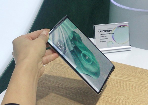 斯普奧汀與OPPO合作開發(fā)隔空無(wú)線充電解決方案正式亮相MWC