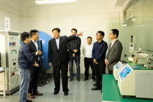 中國中小企業(yè)協(xié)會會長李子彬一行蒞臨酷客智能參觀指導