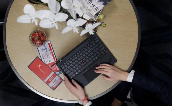 引領(lǐng)時(shí)代進(jìn)化的極致輕薄旗艦筆電，ThinkPad X1 Nano登上央視