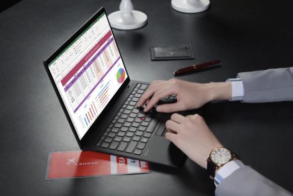 引領(lǐng)時(shí)代進(jìn)化的極致輕薄旗艦筆電，ThinkPad X1 Nano登上央視