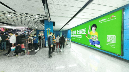 家長千里追送錦旗，豌豆思維的老師為什么這么厲害