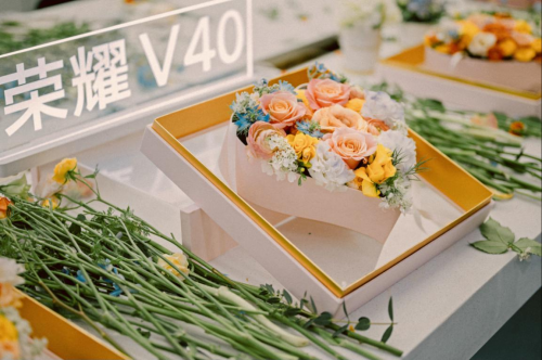 女神節(jié)榮耀禮盒，體驗(yàn)店變花海玩出新“花樣”
