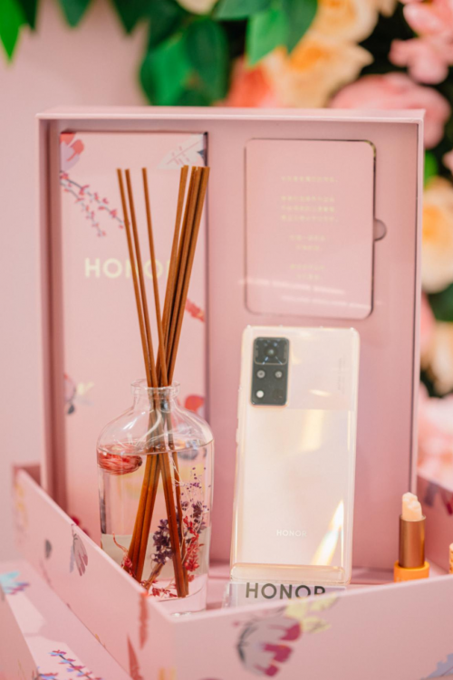 女神節(jié)榮耀禮盒，體驗(yàn)店變花海玩出新“花樣”
