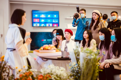 女神節(jié)榮耀禮盒，體驗(yàn)店變花海玩出新“花樣”