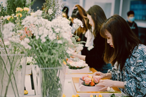 女神節(jié)榮耀禮盒，體驗(yàn)店變花海玩出新“花樣”