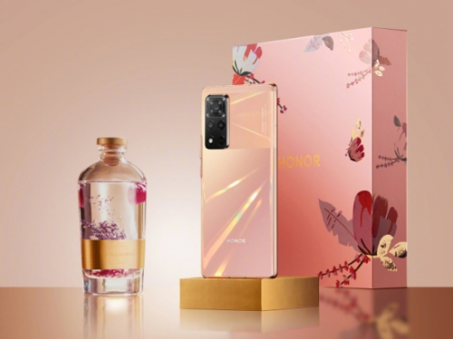 致敬“微光女神”，榮耀V40×方文山女神節(jié)送特殊禮物