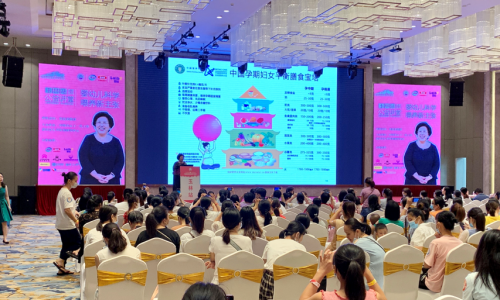 傳承母愛力量，伊利金領(lǐng)冠為“她”撐起保護(hù)傘