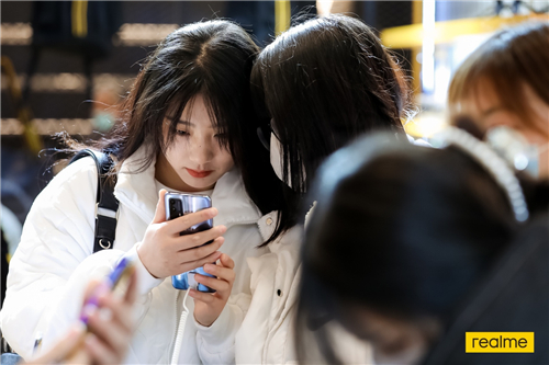 realme真我GT火爆來襲，最潮快閃店人氣爆棚