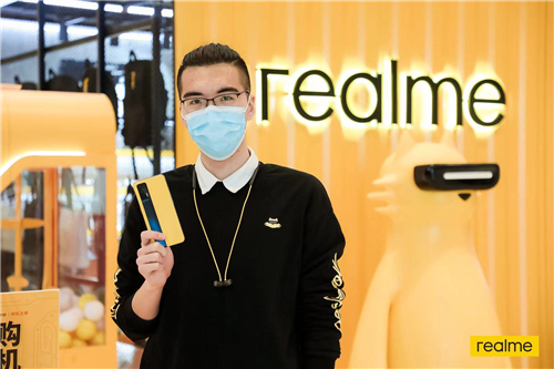 realme真我GT火爆來襲，最潮快閃店人氣爆棚