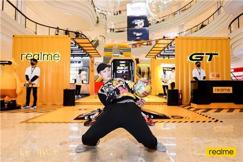 realme真我GT火爆來襲，最潮快閃店人氣爆棚